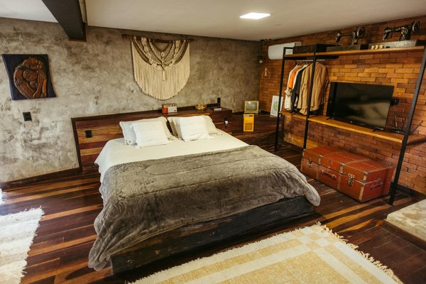 How can you efficiently explore the botanical gardens of England during your UK vacation?